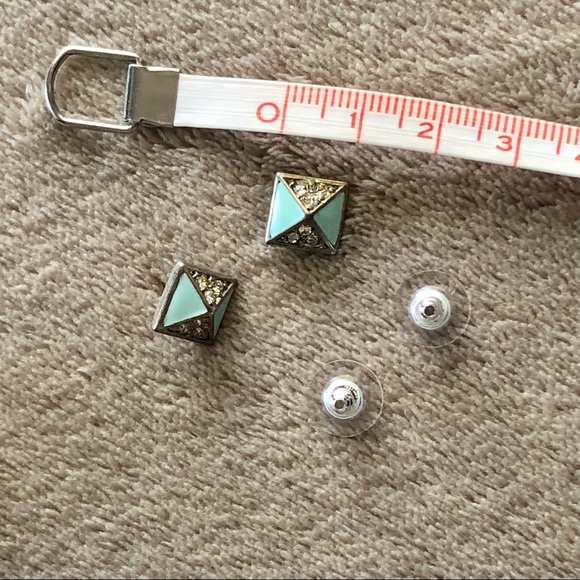 ✨2/$7✨ Earrings: Square Earrings, Teal, 1 pair 🛍 Bundle Me! - Picture 5 of 8